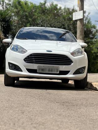FORD FIESTA 1.6 TITANIUM HATCH 16V FLEX 4P POWERSHIFT FORD FIESTA 1.6 TITANIUM HATCH 16V FLEX 4P POWERSHIFT